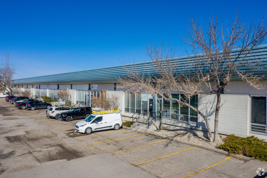 4006-4030 4th St SE, Calgary, AB à louer - Photo de l’immeuble – Image 2 sur 5
