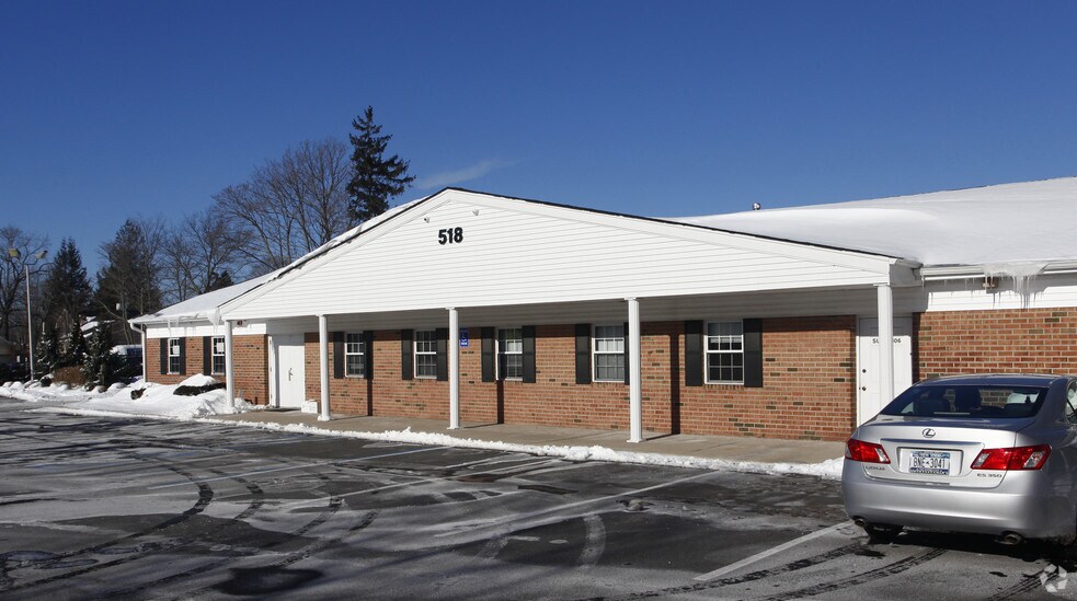 524 E Main St, Riverhead, NY à louer - Photo de l’immeuble – Image 2 sur 10