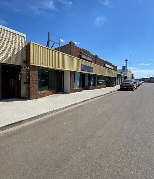 128 1 St E, Brooks, AB à vendre - Photo de l’immeuble – Image 2 sur 10