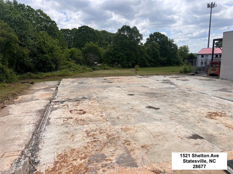 1521 Shelton Ave, Statesville, NC à vendre - Photo de l’immeuble – Image 2 sur 5