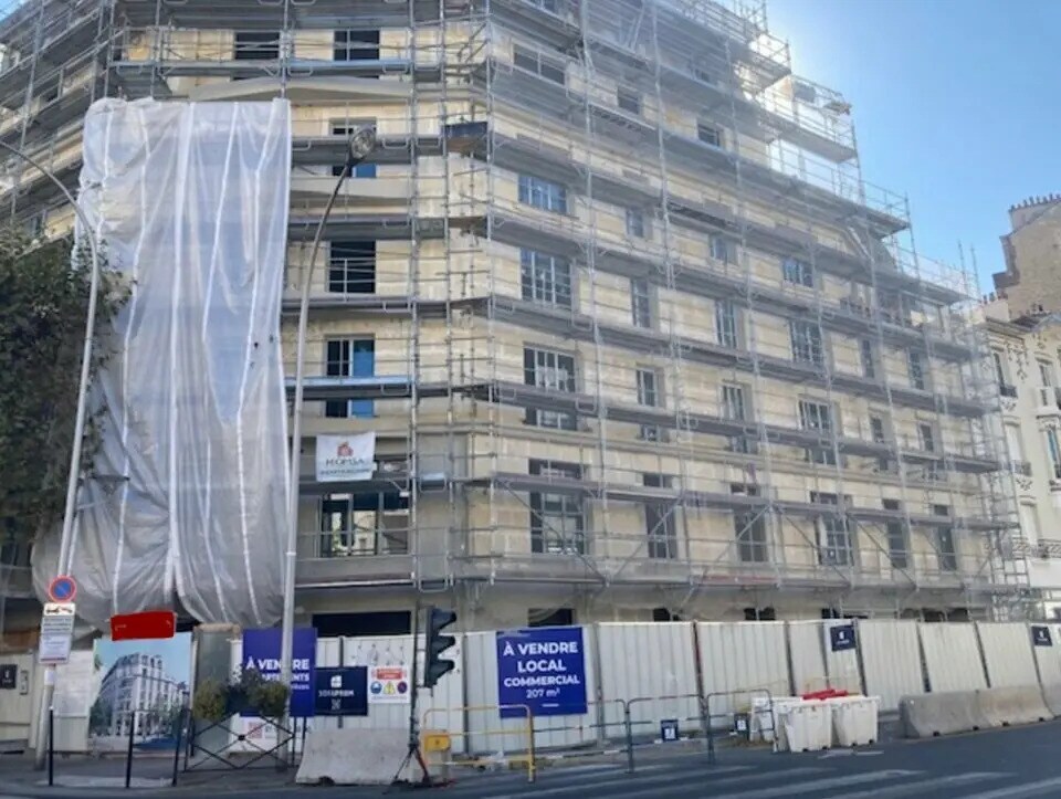 Local commercial dans Courbevoie à vendre Photo de la construction– Image 1 sur 7