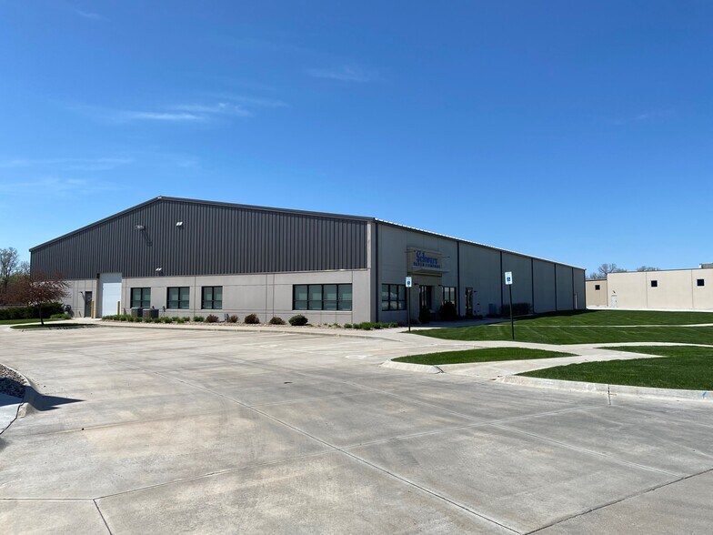 1110 Aries Dr, Lincoln, NE à louer - Photo de l’immeuble – Image 2 sur 9