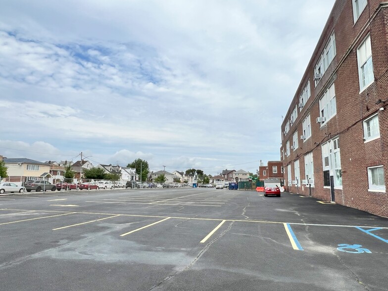 158-10 101st Street, Howard Beach, NY à louer - Photo de l’immeuble – Image 2 sur 24