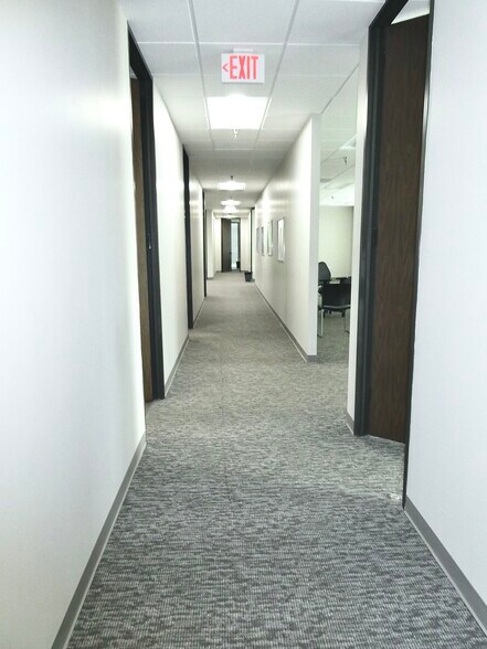 15311 Vantage Pky W, Houston, TX à louer - Photo de l’immeuble – Image 3 sur 10