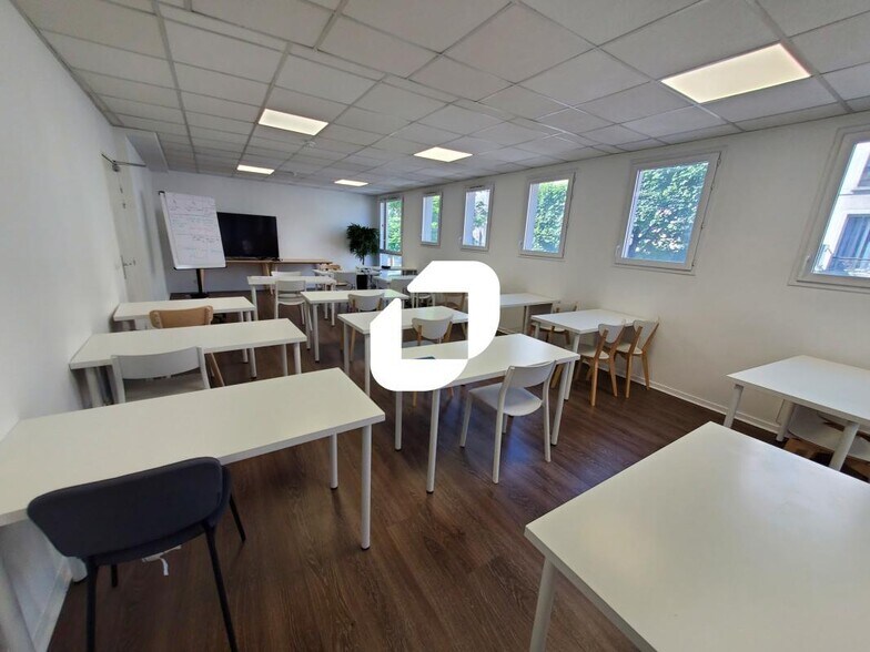 Bureau dans Ivry-sur-Seine à louer - Photo de l’immeuble – Image 1 sur 22