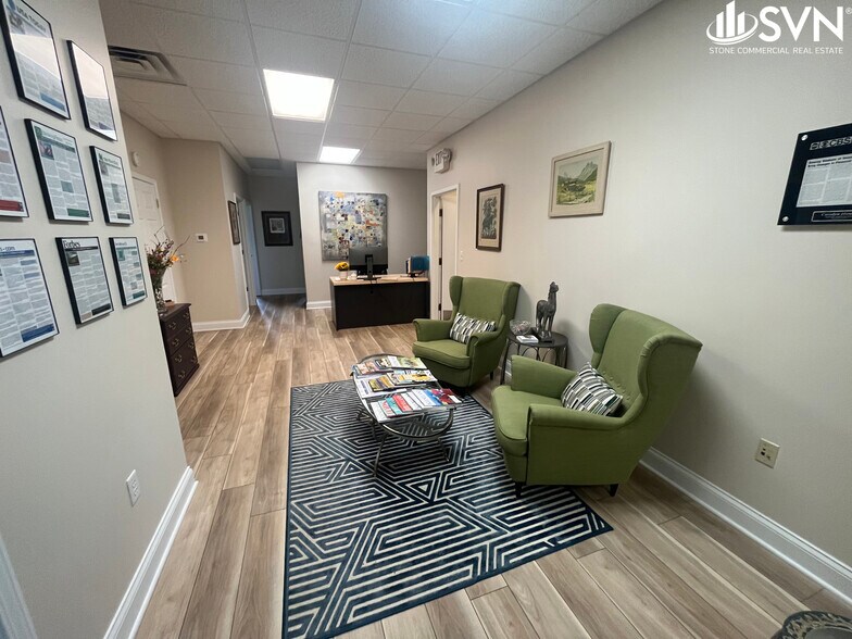 3320 Clays Mill Rd, Lexington, KY à louer - Photo de l’immeuble – Image 3 sur 16