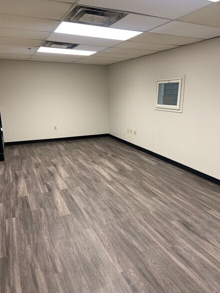 832 Nandino Blvd, Lexington, KY à louer - Photo de l’immeuble – Image 3 sur 12