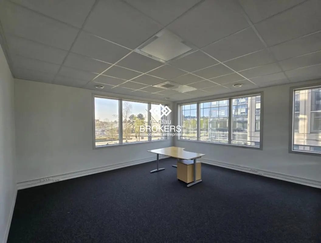 Bureau dans Villepinte à vendre Photo de l’immeuble– Image 1 sur 7