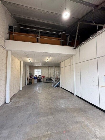 26B Lyon Rd, Walton-On-Thames à louer - Photo de l’immeuble – Image 2 sur 6