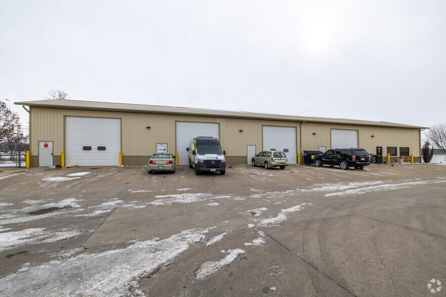5485 NE 17th St, Des Moines, IA à louer - Photo de l’immeuble – Image 2 sur 2