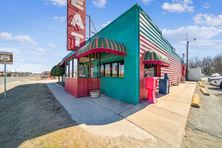 319 E Illinois Ave, Vinita, OK à vendre - Photo de l’immeuble – Image 1 sur 46