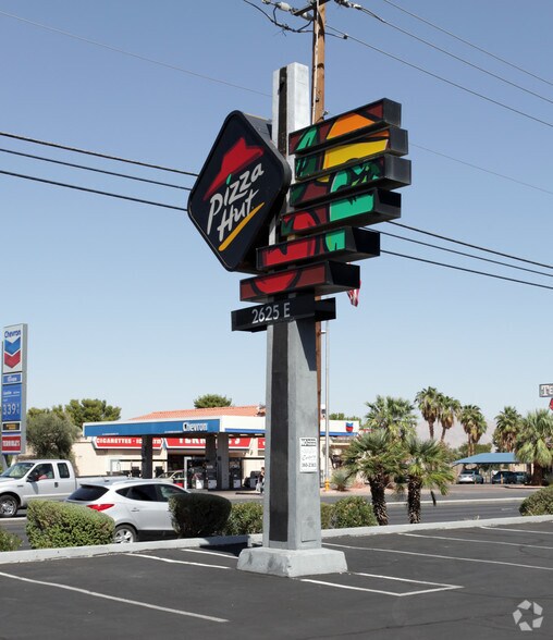 2625 E Tropicana Ave, Las Vegas, NV à louer - Photo de l’immeuble – Image 3 sur 38