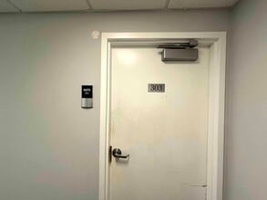 2727 E Oakland Park Blvd, Fort Lauderdale, FL à louer Photo intérieure– Image 1 sur 10