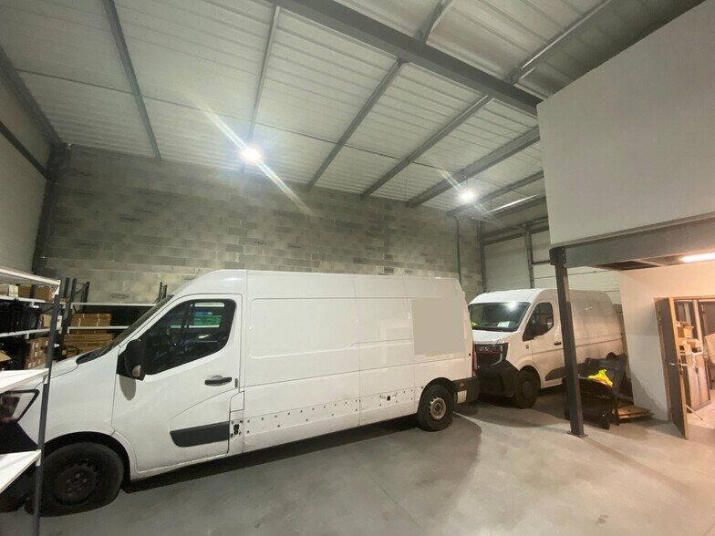 Local d’activités dans Villenave-d'Ornon à louer - Photo de l’immeuble – Image 3 sur 9