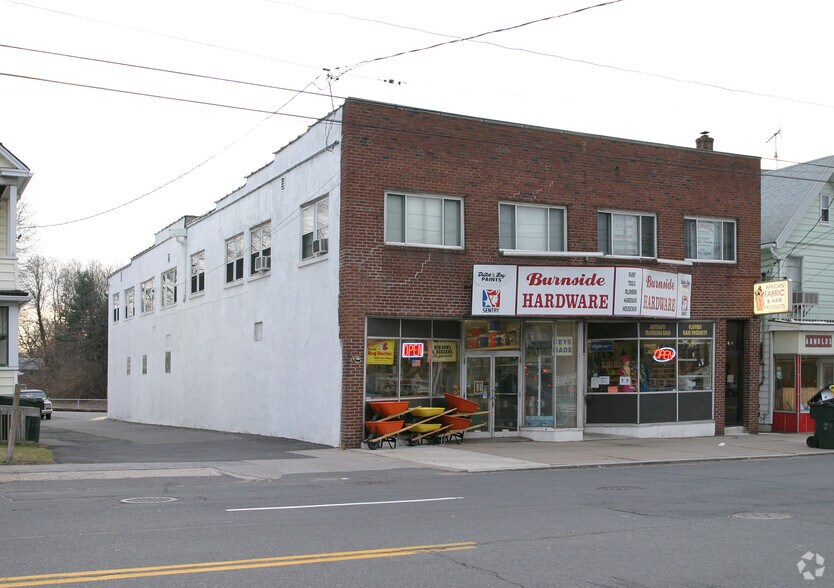 715-717 Burnside Ave, East Hartford, CT à louer - Photo de l’immeuble – Image 2 sur 6