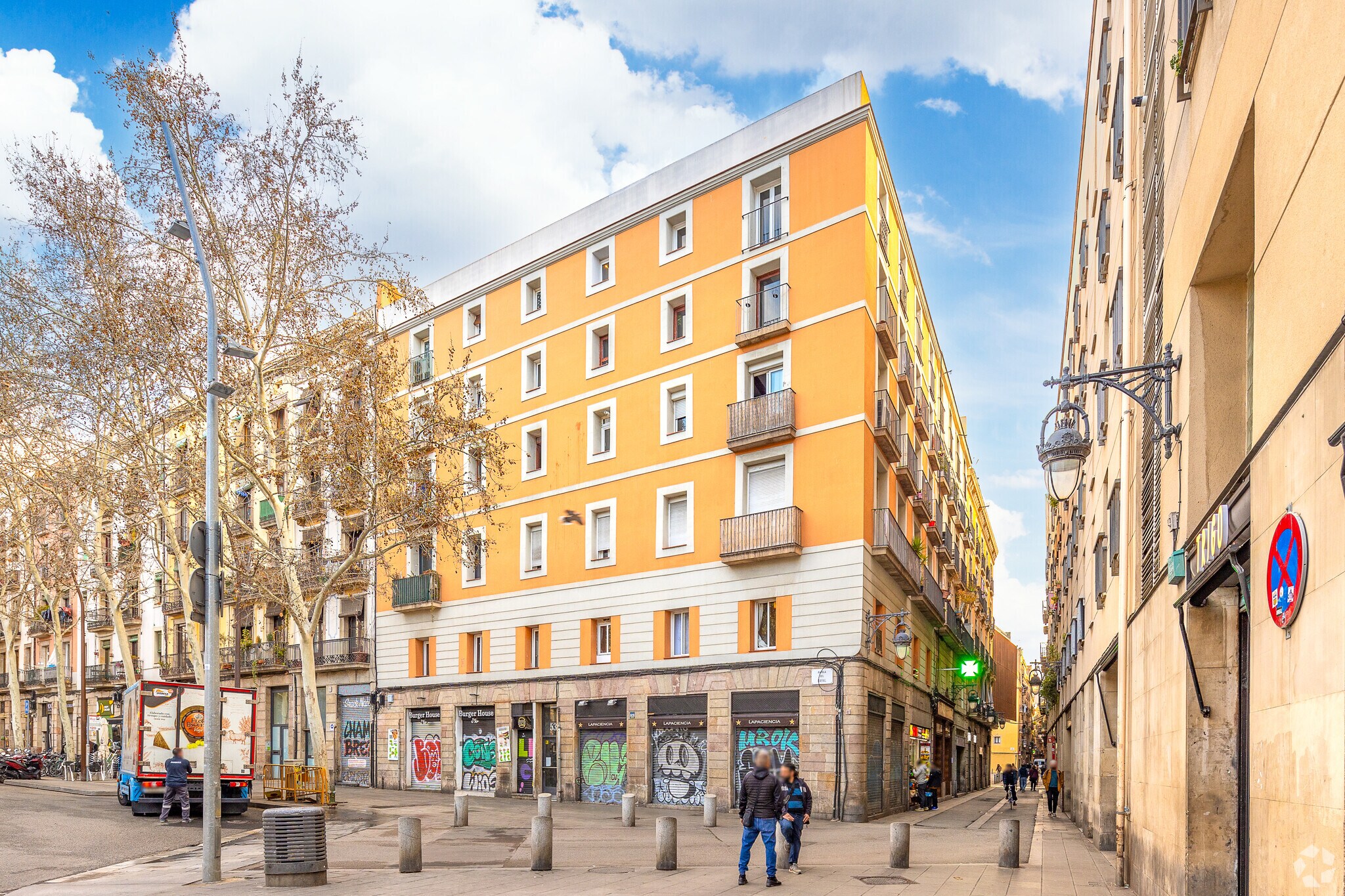 Immeuble residentiel dans Barcelone, Barcelona à vendre Photo principale– Image 1 sur 3