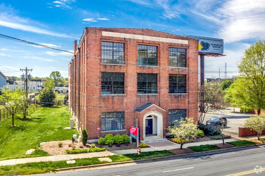 1023 W Morehead St, Charlotte, NC à louer - Photo de l’immeuble – Image 2 sur 8