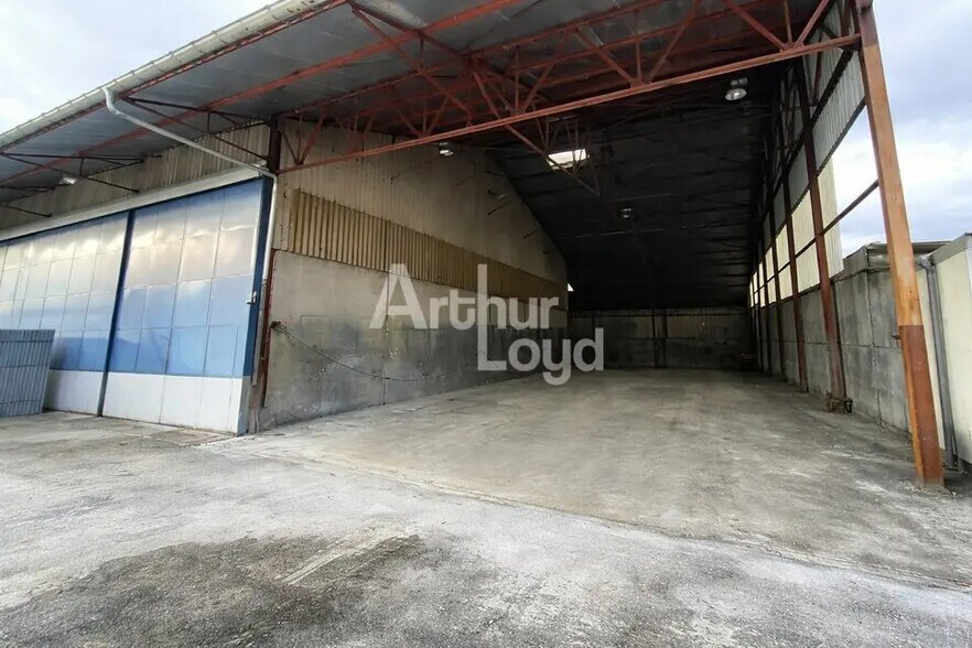 Local d’activités dans Saint-Béron à louer - Photo de l’immeuble – Image 2 sur 2