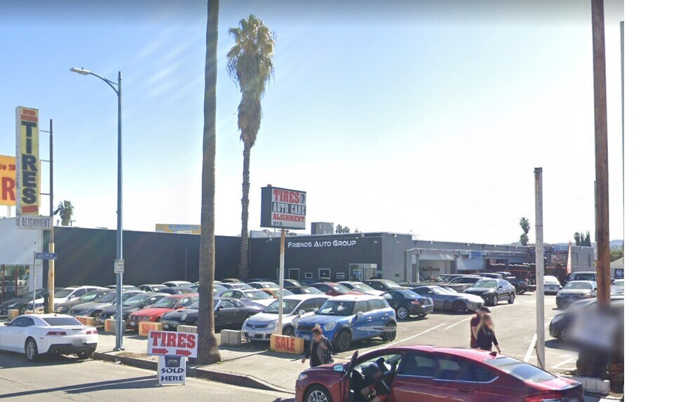 20930 Sherman Way, Canoga Park, CA à louer - Photo de l’immeuble – Image 2 sur 16