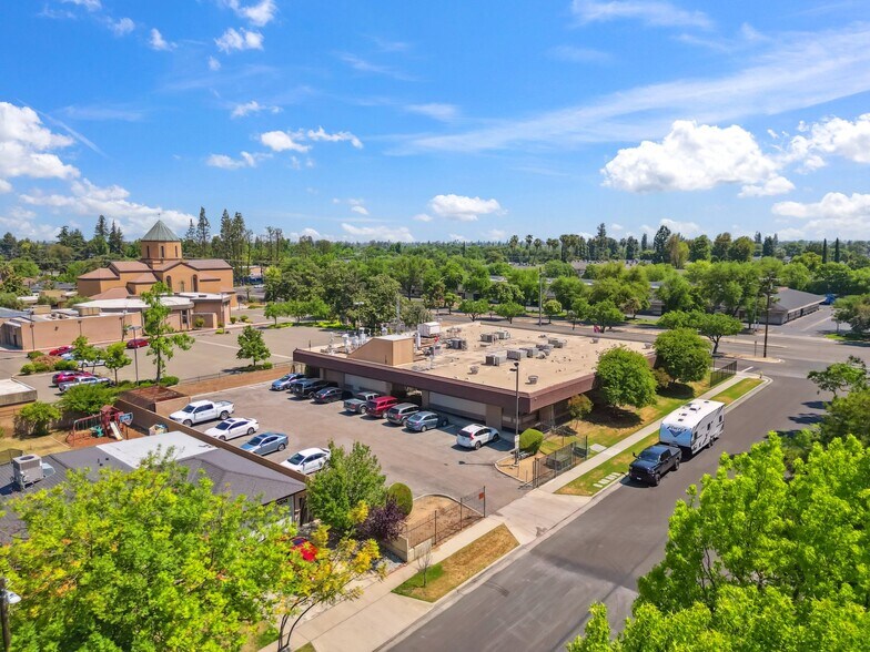 3727 N 1st St, Fresno, CA à vendre - Photo de l’immeuble – Image 3 sur 43