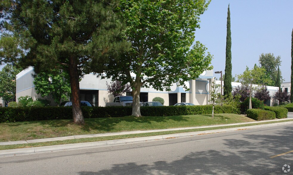 8628 Utica Ave, Rancho Cucamonga, CA à louer - Photo de l’immeuble – Image 2 sur 4