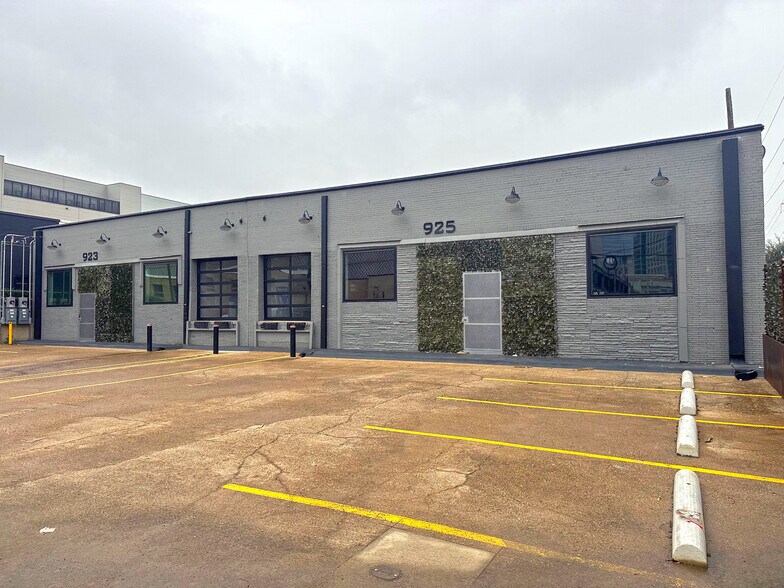 923-925 Slocum St, Dallas, TX à vendre - Photo principale – Image 1 sur 8