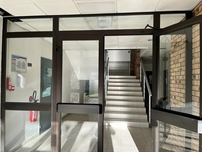 Bureau dans Hoenheim à louer - Hall d’entrée – Image 2 sur 8