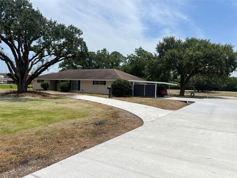 1001 Rosharon Rd, Alvin, TX à vendre - Photo de l’immeuble – Image 3 sur 17