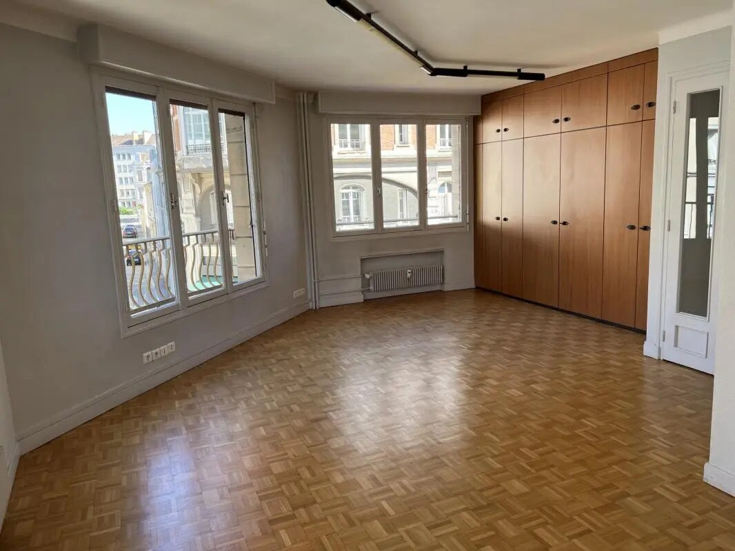 Bureau dans Reims à louer Photo de l’immeuble– Image 1 sur 7