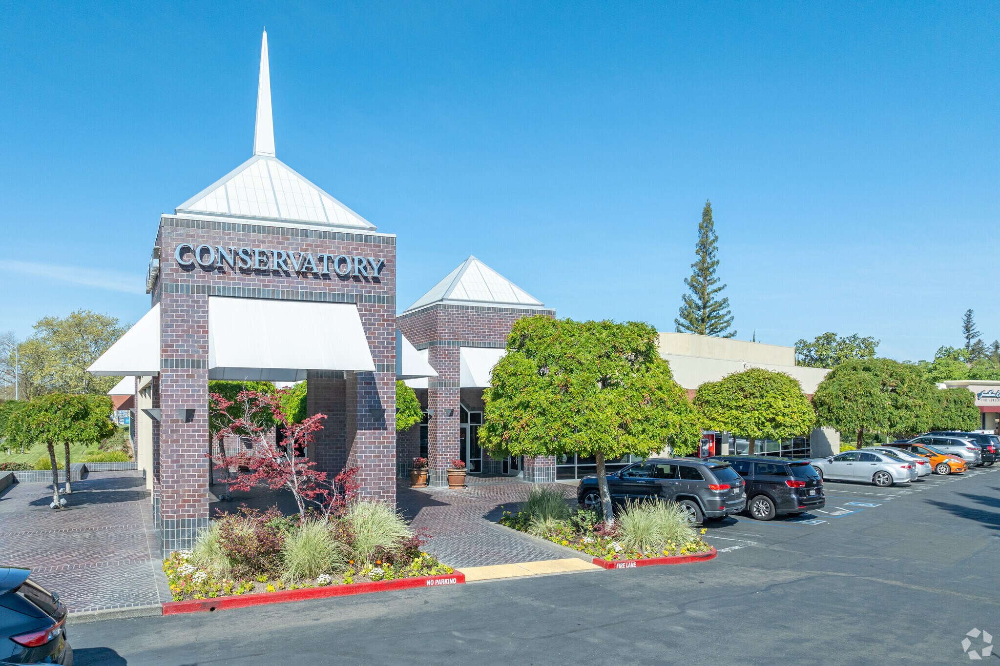 2425 Fair Oaks Blvd, Sacramento, CA à louer Photo principale– Image 1 sur 16
