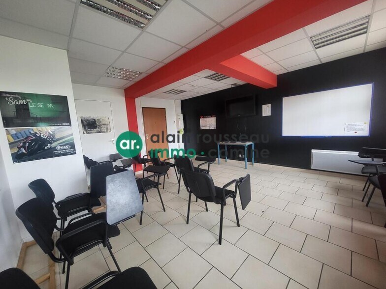 Bureau dans Montreuil-Juigné à vendre - Photo intérieure – Image 2 sur 8