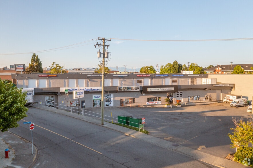 3090 Nanaimo St, Victoria, BC à louer - Photo de l’immeuble – Image 3 sur 6