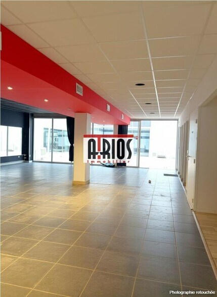Local commercial dans Hyeres à vendre - Photo de l’immeuble – Image 2 sur 6