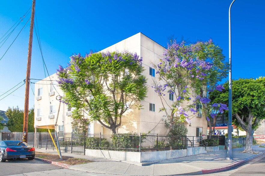 5073 Huntington Dr N, Los Angeles, CA à vendre - Photo de l’immeuble – Image 2 sur 11