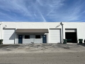 1900-2261 NW 29th St, Oakland Park, FL à louer Photo de l’immeuble– Image 1 sur 8