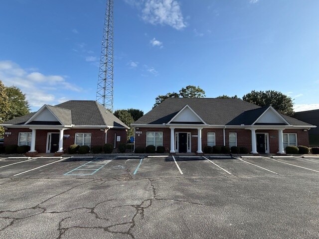 1053 S Batesville Rd, Greer, SC à louer - Photo de l’immeuble – Image 2 sur 7