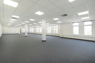 2-4 Oyster Ln, Byfleet à louer Photo intérieure– Image 1 sur 1