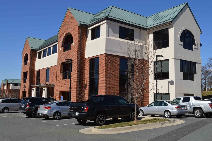 943 Glenwood Station Ln, Charlottesville, VA à vendre - Photo de l’immeuble – Image 2 sur 33