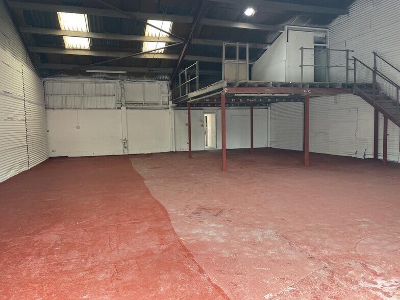 1 Pentre Industrial Estate, Pentre à vendre - Photo de l’immeuble – Image 3 sur 4