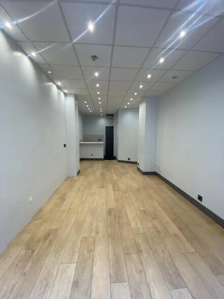 Local commercial dans Paris à louer - Photo de l’immeuble – Image 2 sur 7