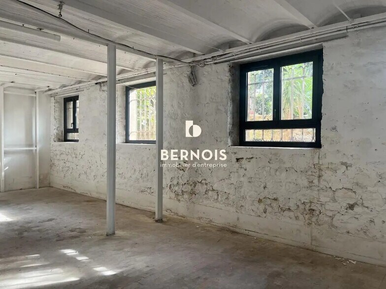 Local d’activités dans Toulon à louer - Photo de l’immeuble – Image 3 sur 10