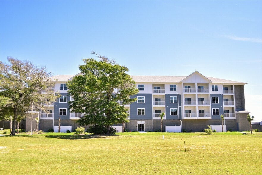 2272 Dolphin Shores Dr SW, Supply, NC à vendre - Photo de l’immeuble – Image 1 sur 19