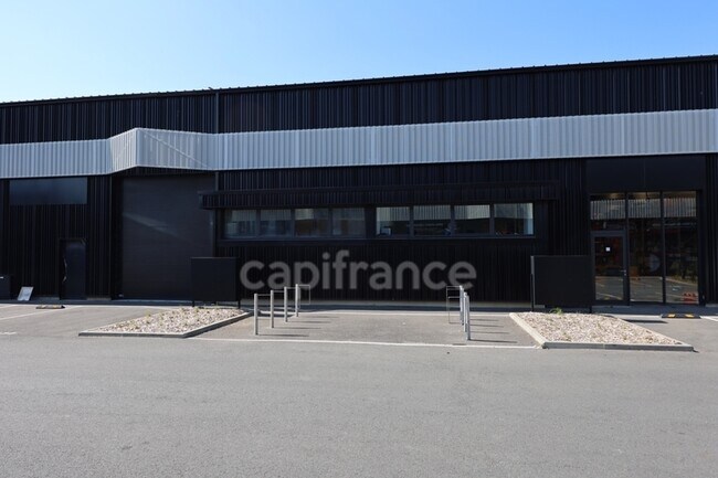 Plus de détails pour Local d’activités à vendre