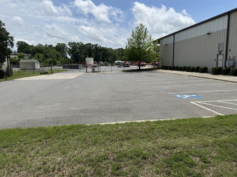 10306 Industrial Dr, Pineville, NC à vendre - Photo de l’immeuble – Image 2 sur 3