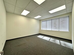 1320 Lincoln Ave, Holbrook, NY à louer Photo intérieure– Image 2 sur 3