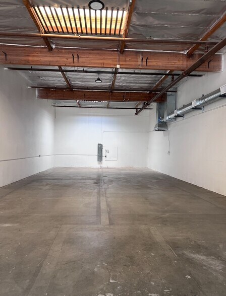 10314 Norris Ave, Pacoima, CA à louer - Photo de l’immeuble – Image 2 sur 3