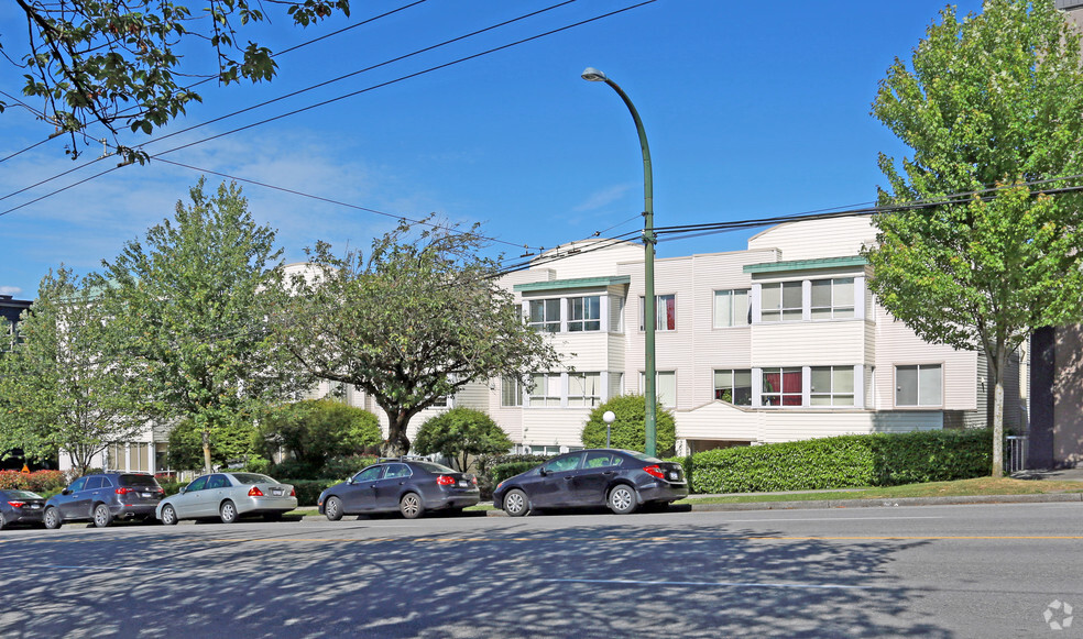 3624 Fraser St, Vancouver, BC à louer - Photo de l’immeuble – Image 2 sur 2