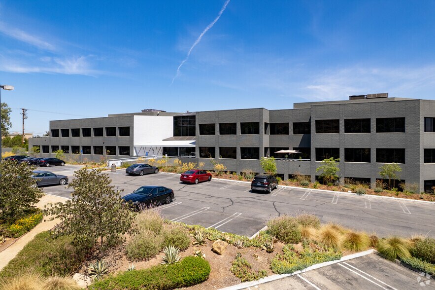 30851 Agoura Rd, Agoura Hills, CA à louer - Photo de l’immeuble – Image 2 sur 62