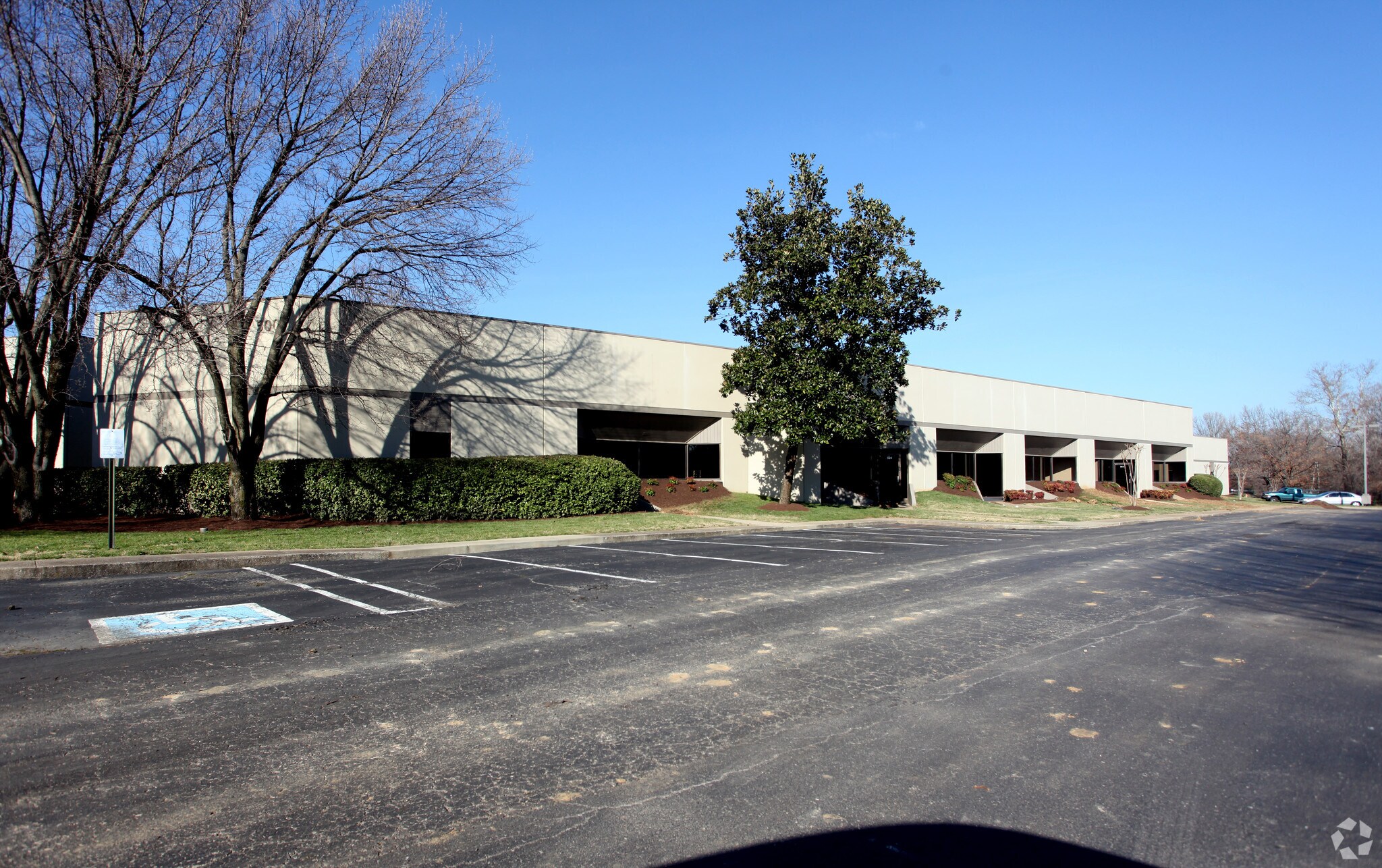 475 Metroplex Dr, Nashville, TN à louer Photo principale– Image 1 sur 9