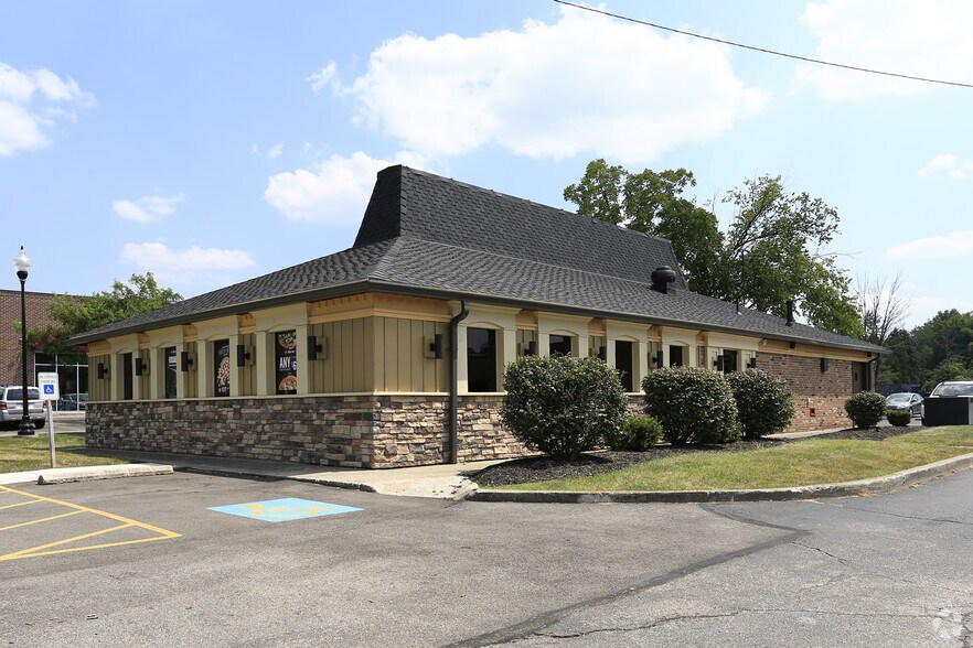 18055 Bagley Rd, Middleburg Heights, OH à louer - Photo principale – Image 2 sur 8